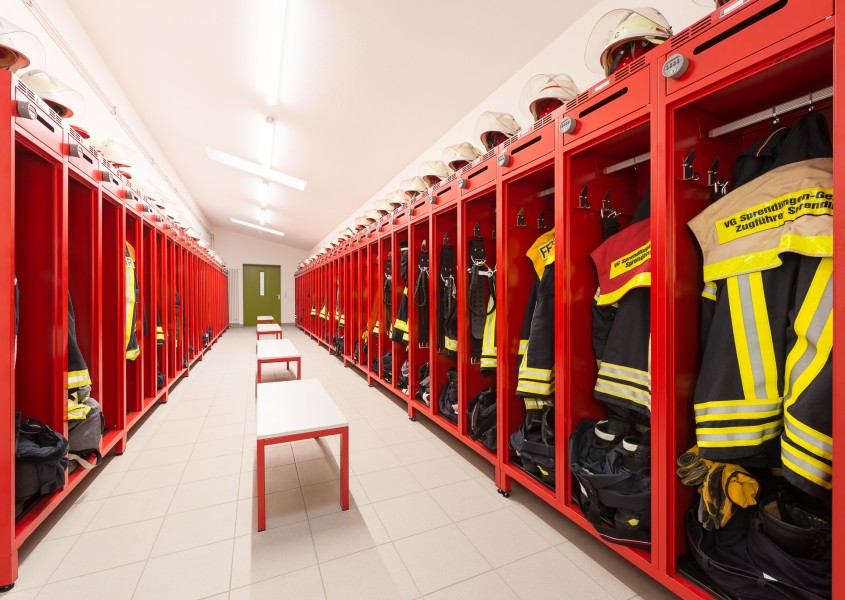 Feuerwehrspinde mit Wertfach und PIN-Code-Schloss im Feuerwehrgerätehaus der FW Sprendlingen