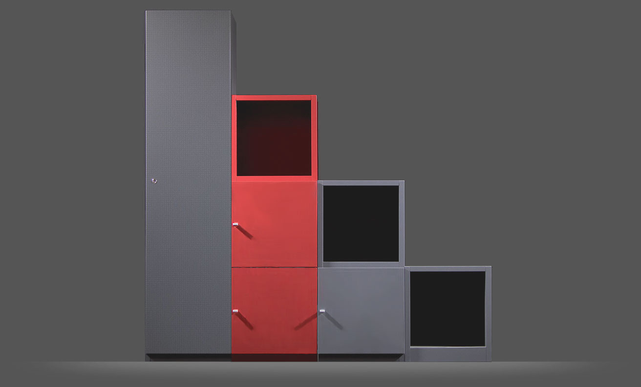 Kombination aus stufenförmig angeordneten offenen und geschlossenen Stahlschränken aus der PREMIUM-Reihe | rotstahl