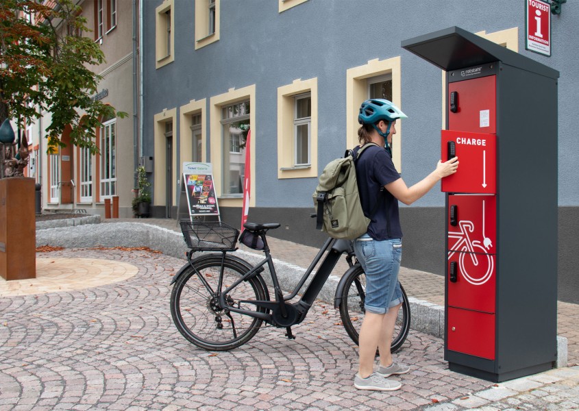 E-Bike-Ladestation in Bad Lausick bei Nutzung | rotstahl