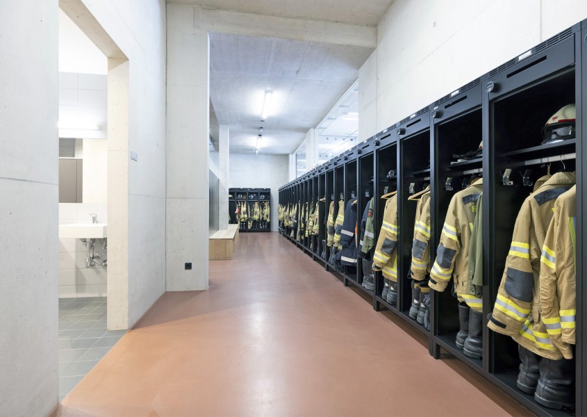 Feuerwehrspinde KOMFORT in der Feuerwache Tux | rotstahl