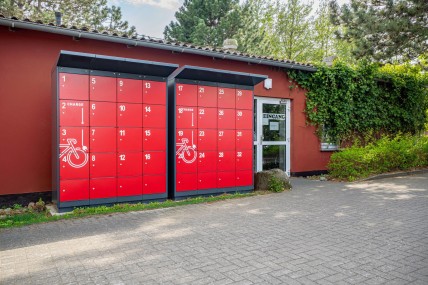 e-bike-ladestation-zingst-von-links